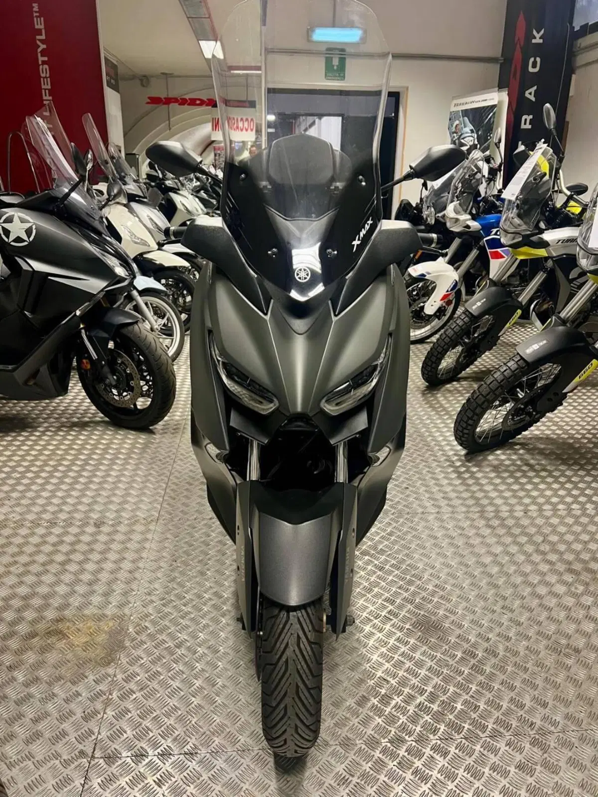Yamaha X-Max 300 Tech Max (2021 - 24) (3)