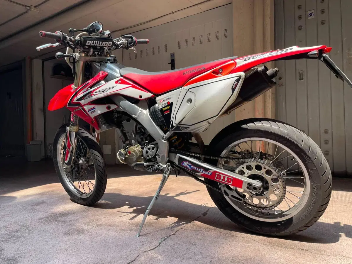 HM CRF 250 X Motard (2005 - 06)  (3)