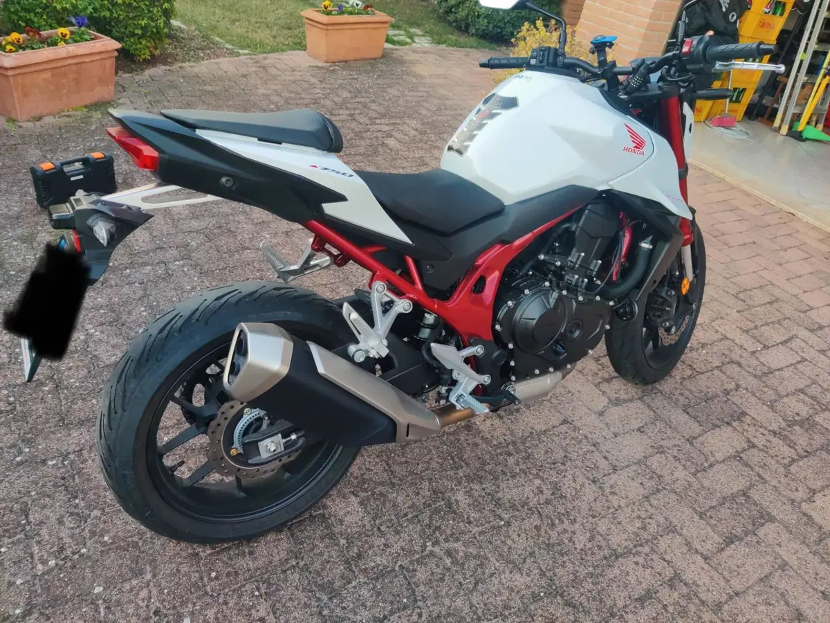 Honda CB 750 Hornet (2023 - 24) (8)