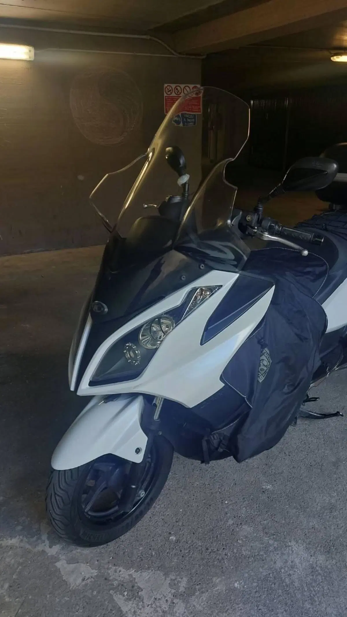 Kymco Downtown 200i (2009 - 16) (4)