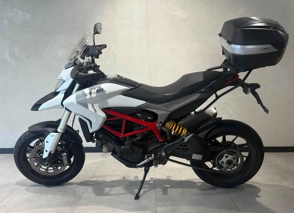 Ducati Hyperstrada 821 (2013 - 15) (2)