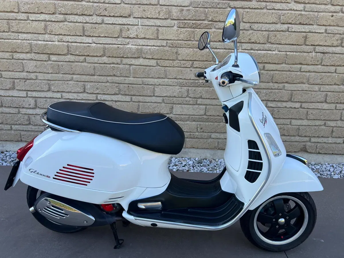Vespa GTS 300 (2010 - 14) (2)