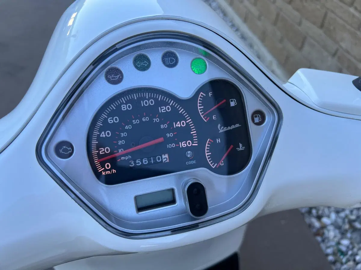 Vespa GTS 300 (2010 - 14) (9)