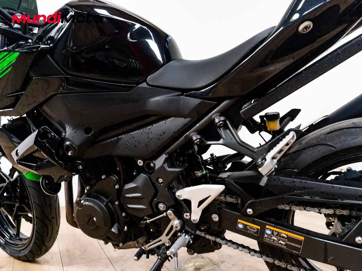 Kawasaki Z 400 (2023) (10)