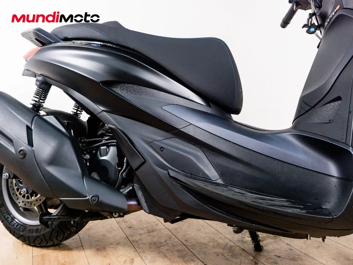 Piaggio Beverly 400 S (2025 - 26) (5)