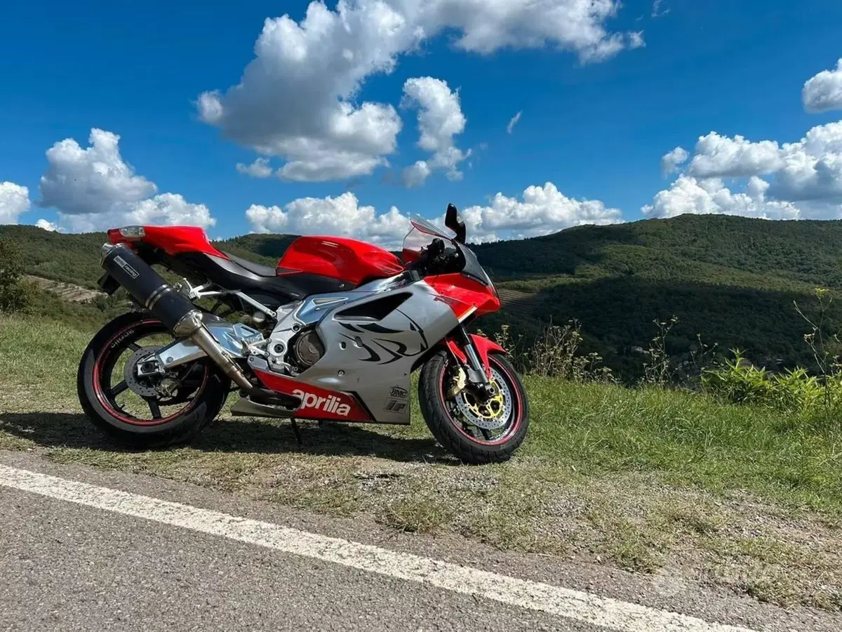 Aprilia RSV 1000 R (2004 - 05) (2)