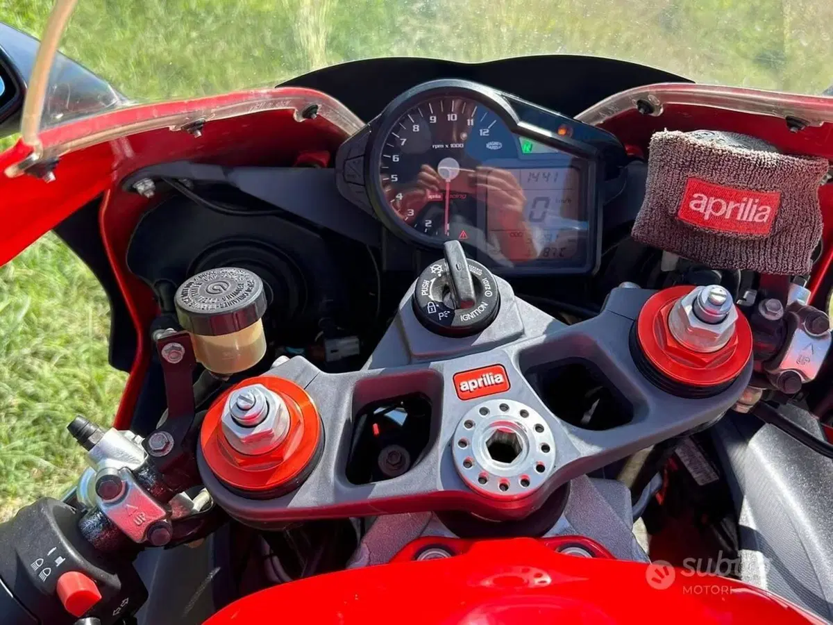 Aprilia RSV 1000 R (2004 - 05) (6)
