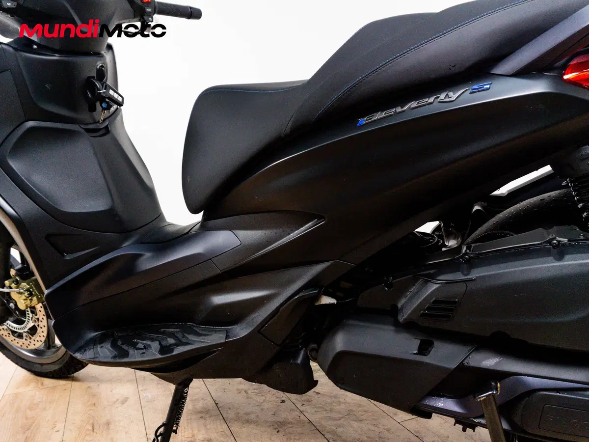 Piaggio Beverly 400 S (2025 - 26) (10)