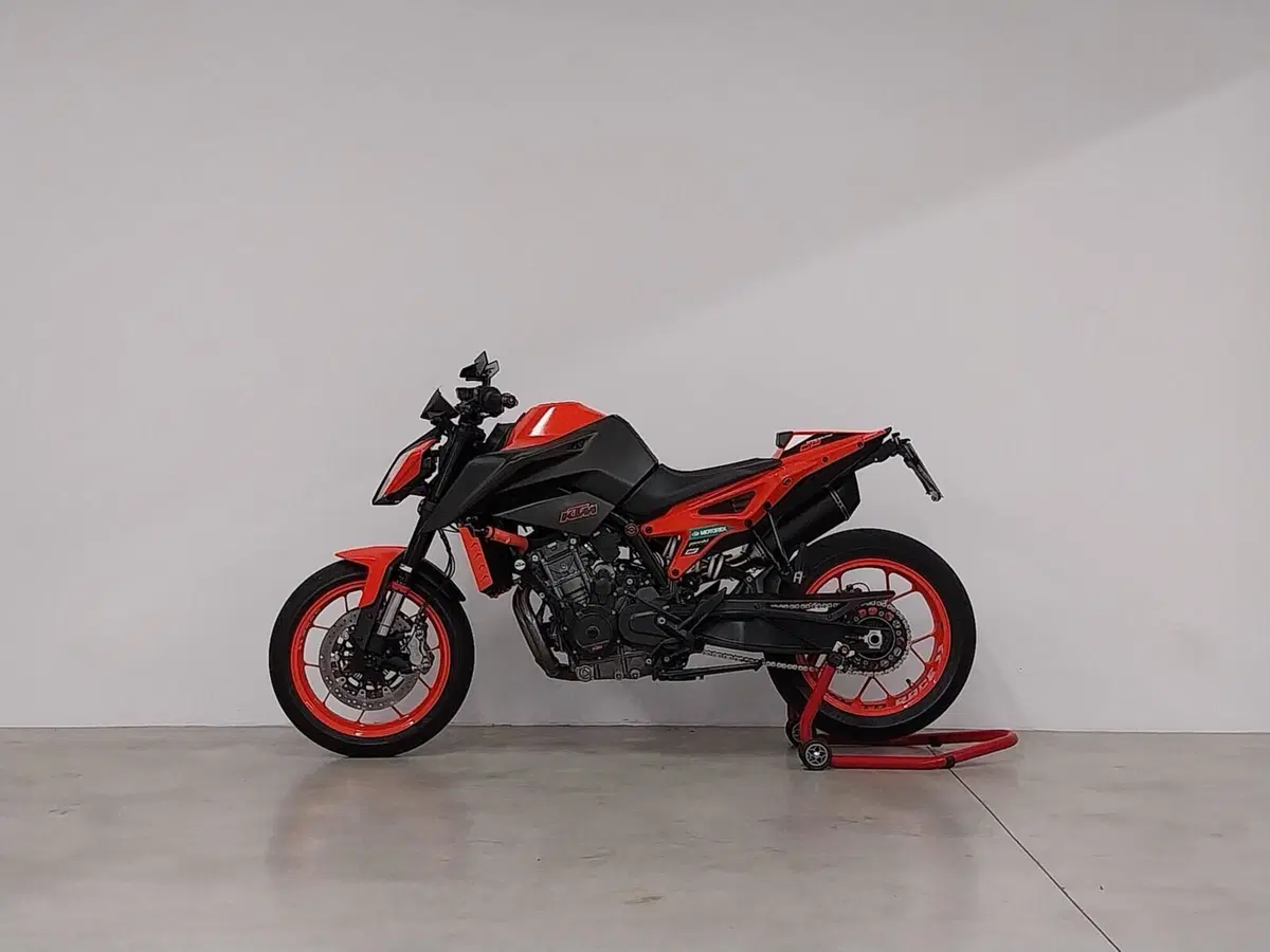 KTM 890 Duke GP (2022 - 23) (3)