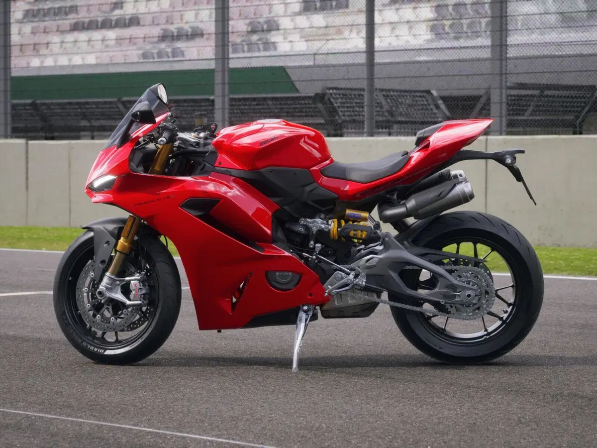 Ducati Panigale V2 S (2025 - 26) (2)