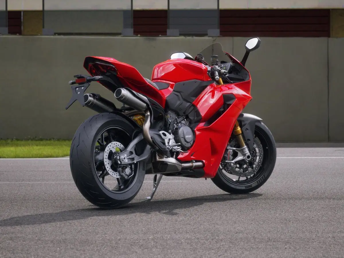 Ducati Panigale V2 S (2025 - 26) (4)