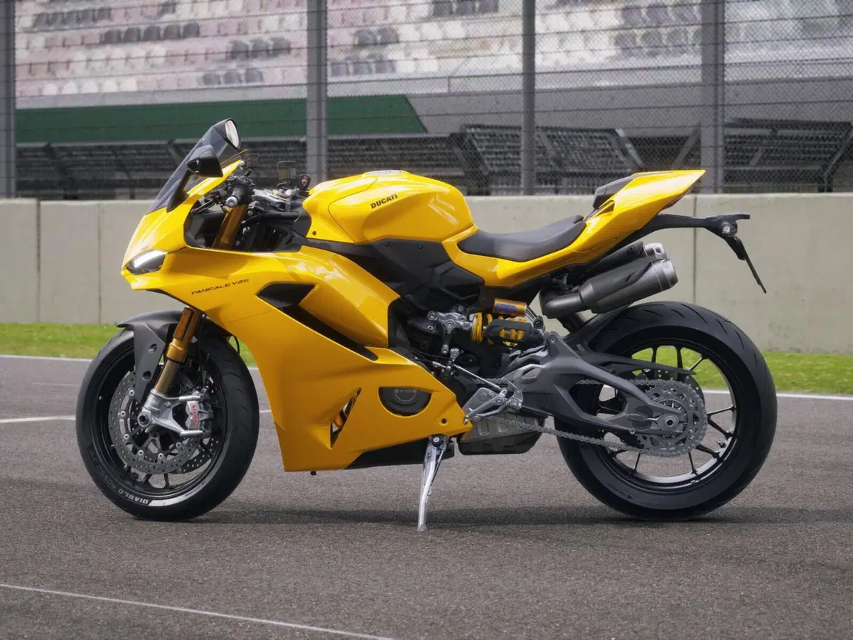 Ducati Panigale V2 S (2025 - 26) (2)
