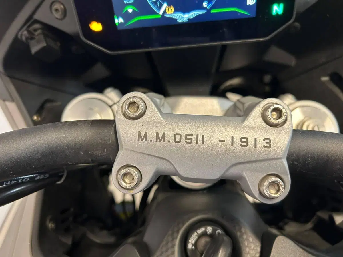 Moto Guzzi V100 Mandello Aviazione Navale (2023 - 24) (5)