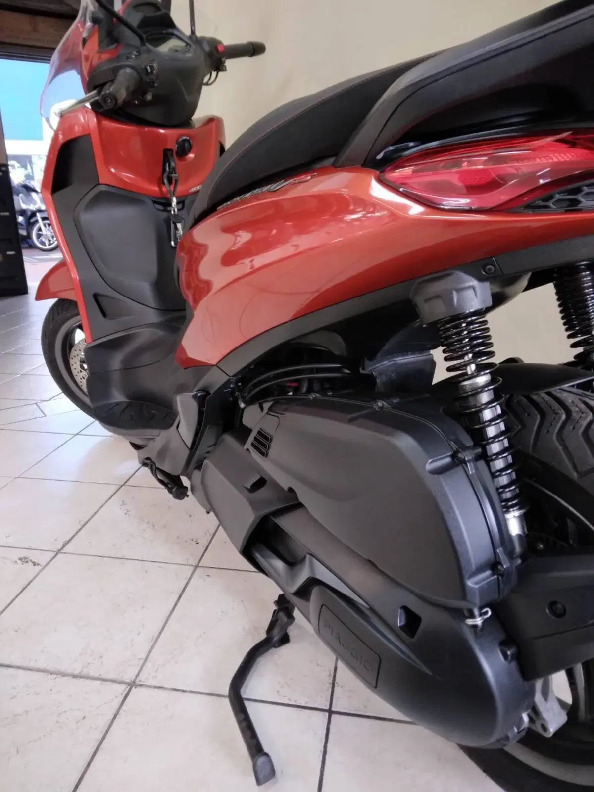 Piaggio Beverly 400 ABS-ASR (2021 - 24) (4)