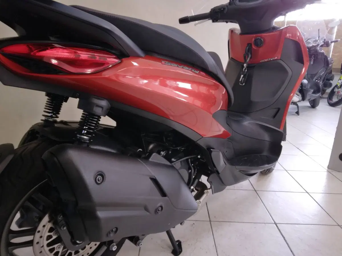 Piaggio Beverly 400 ABS-ASR (2021 - 24) (9)