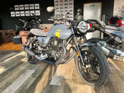 Moto Guzzi V7 Stone (2025 - 26) nuova