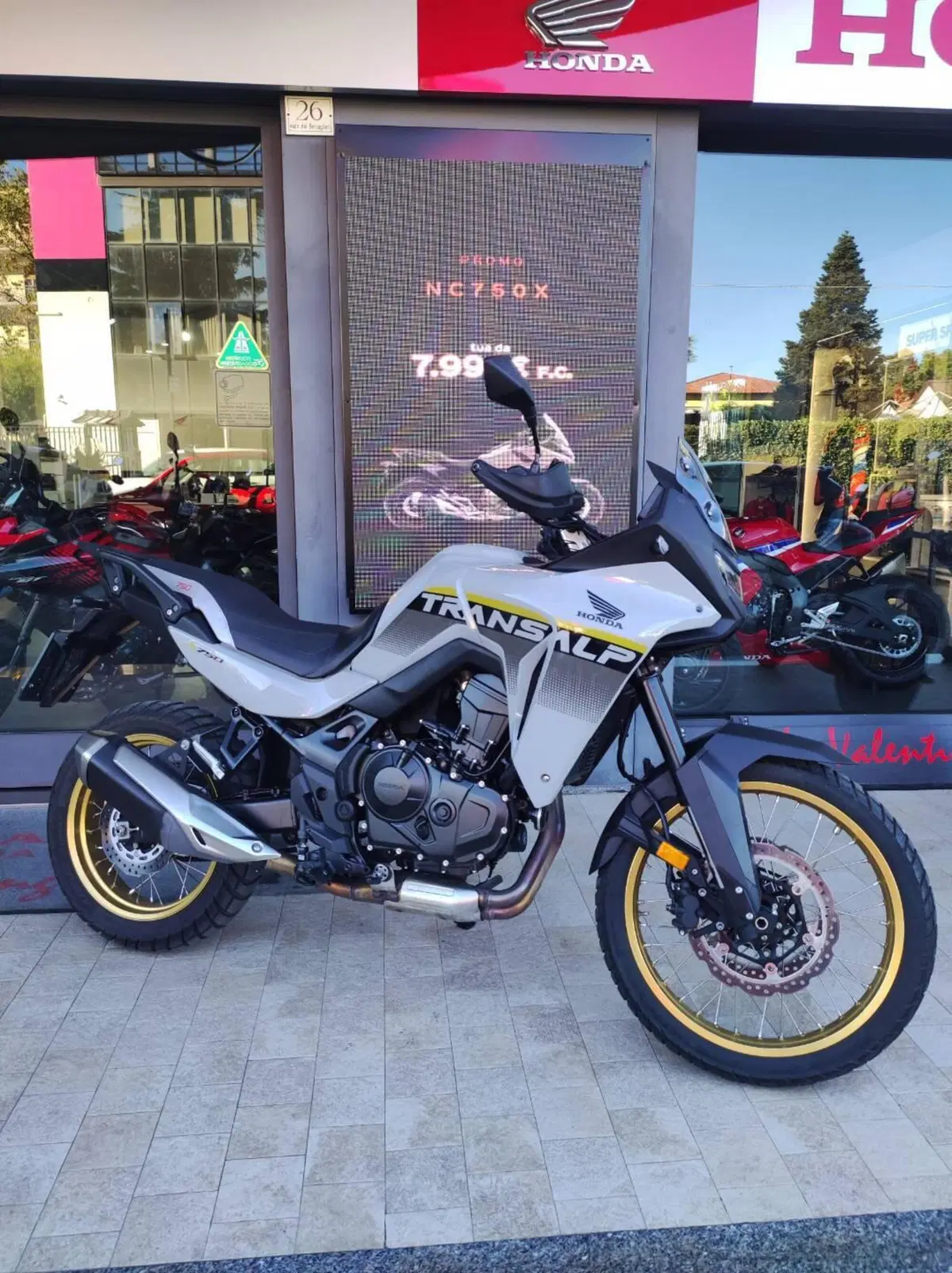 Honda Transalp XL750 (2025) (11)