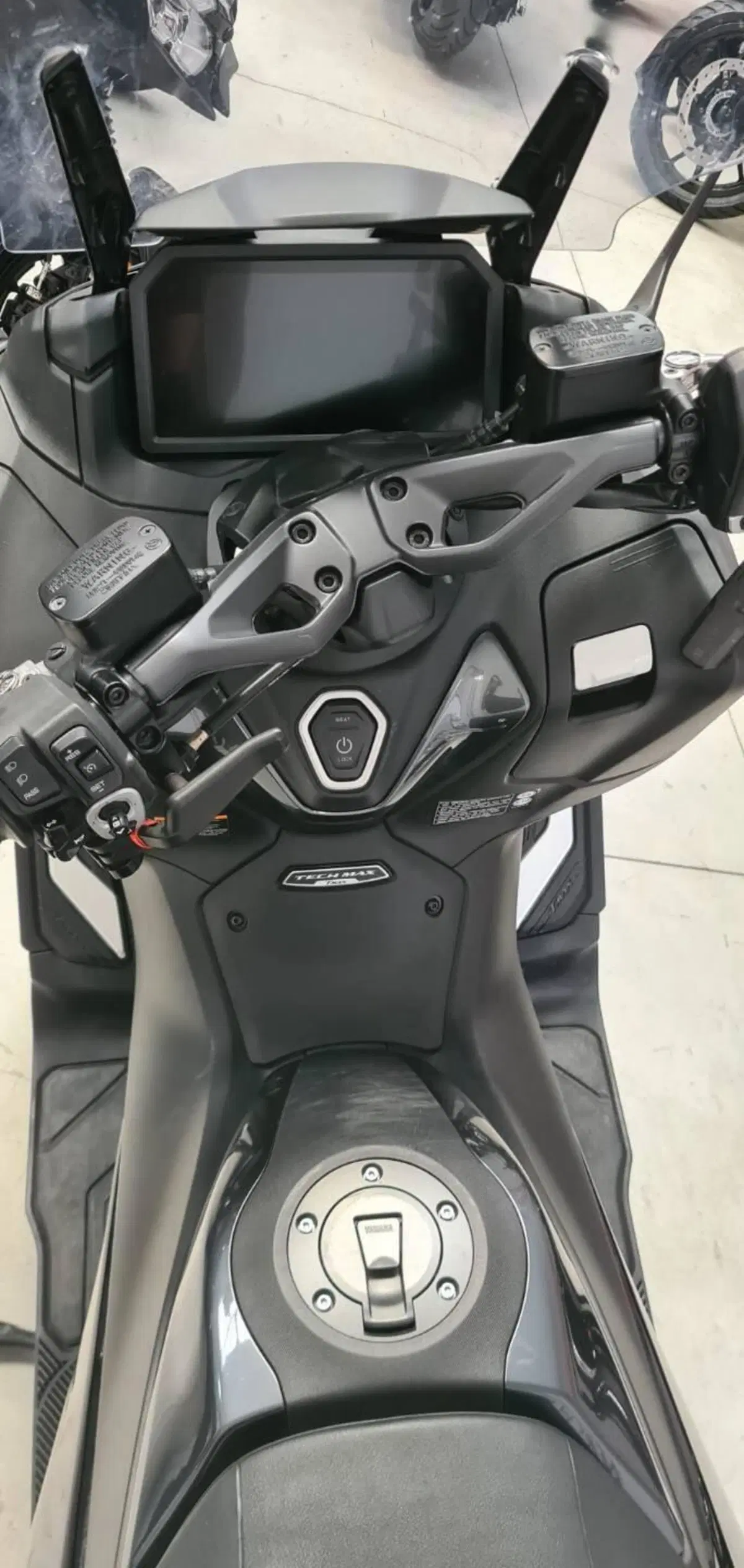Yamaha T-Max 560 Tech Max (2022 - 24) (4)