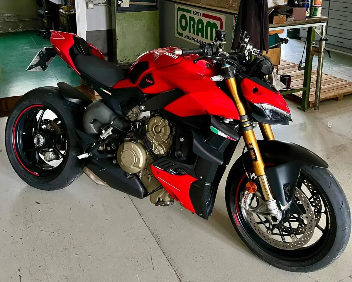 Ducati Streetfighter V4 1100 S (2021 - 22) (2)
