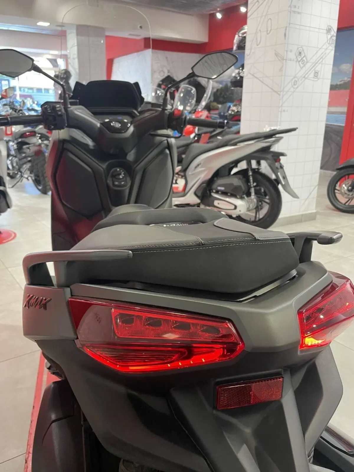 Yamaha X-Max 300 (2025 - 26) (4)
