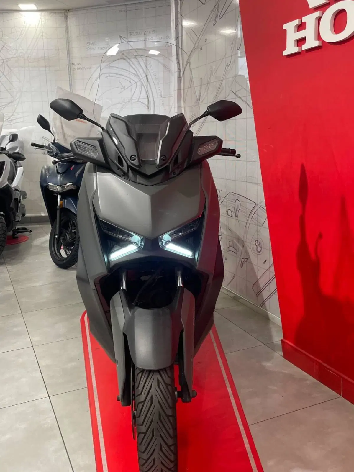 Yamaha X-Max 300 (2025 - 26) (7)