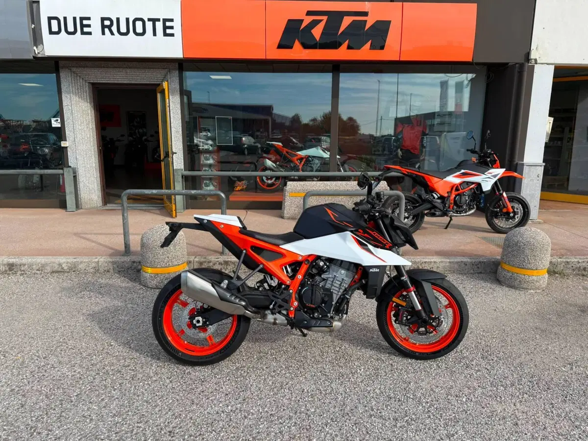 KTM 990 Duke R (2026)