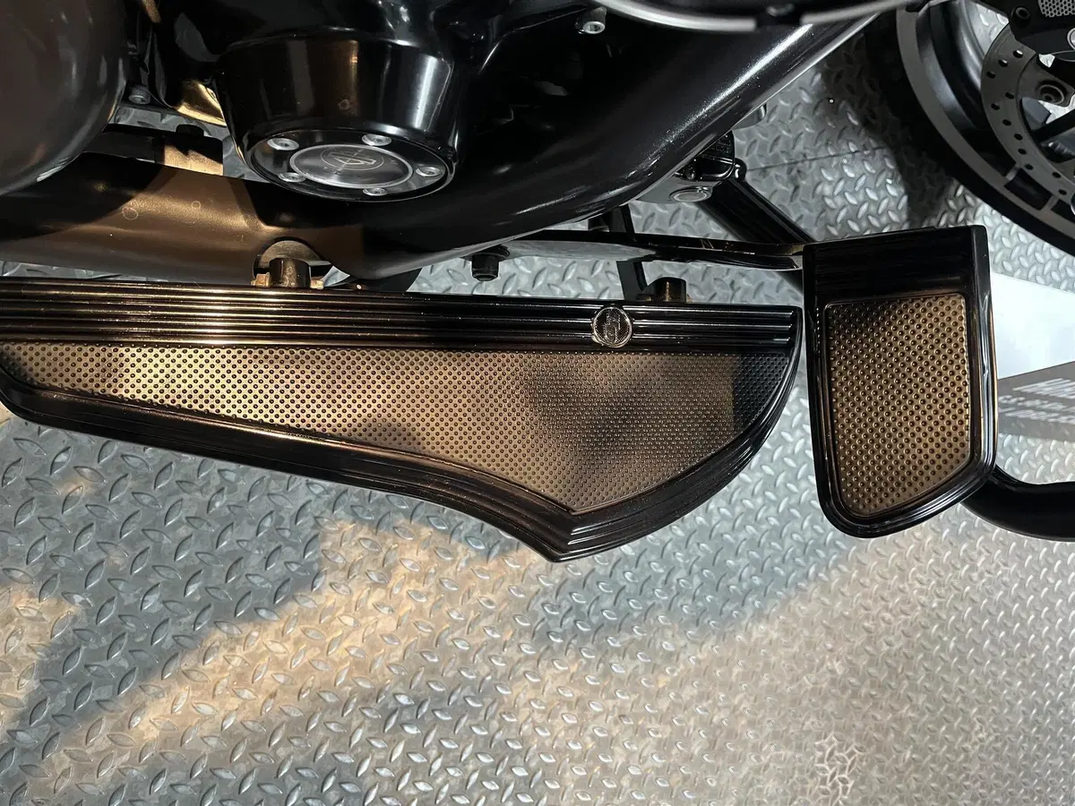 Harley-Davidson 1690 Street Glide Special (2014 - 16) - FLHX (4)