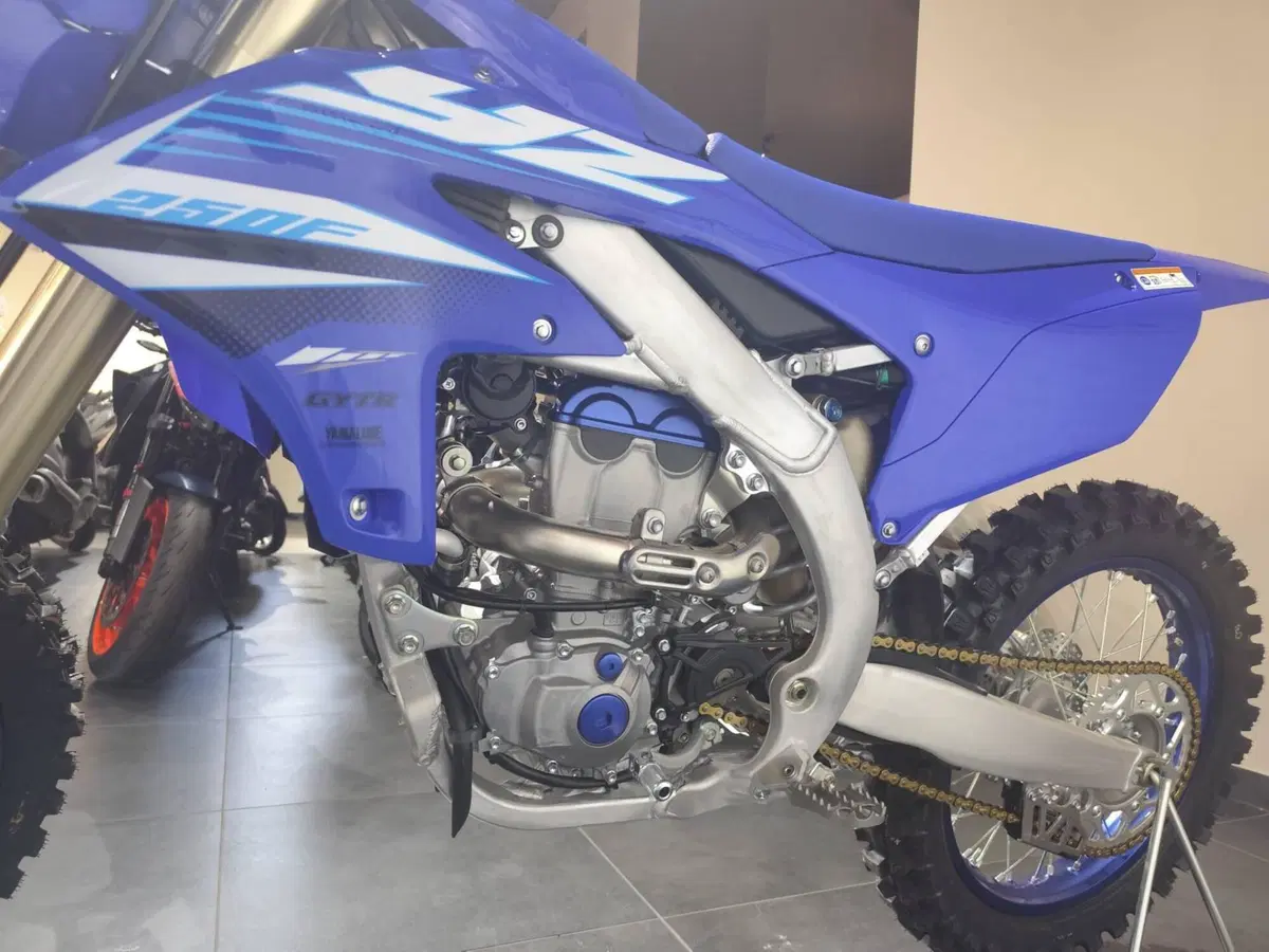 Yamaha YZ 250 F (2025) (5)