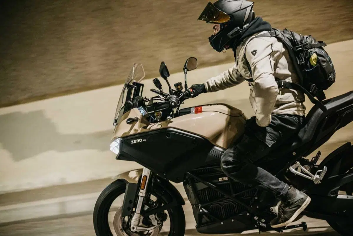 Una moto elettrica di serie ha fatto 436 chilometri con una sola carica: è record ed è una Zero (15)