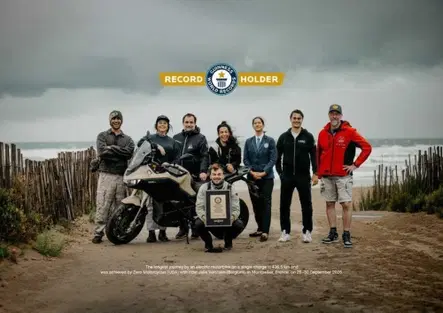 Una moto elettrica di serie ha fatto 436 chilometri con una sola carica: è record ed è una Zero [GALLERY]