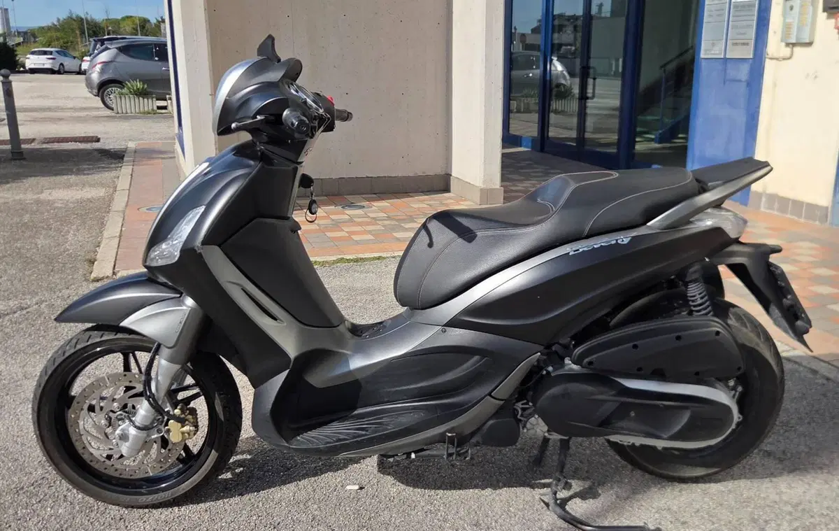Piaggio Beverly 350 SportTouring ie ABS (2011 - 17) (2)