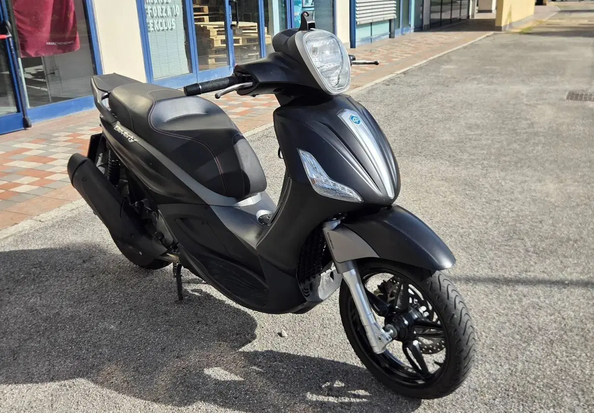 Piaggio Beverly 350 SportTouring ie ABS (2011 - 17) (4)
