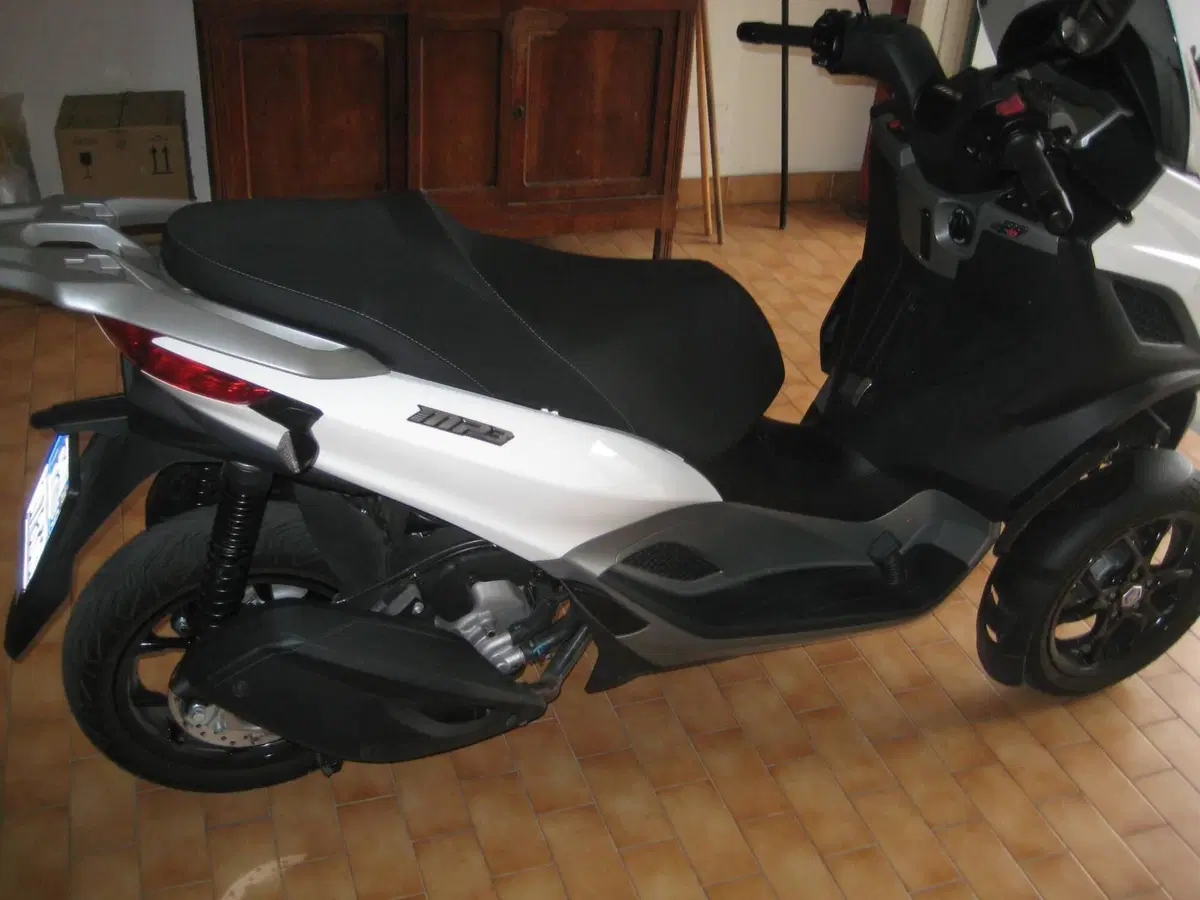 Piaggio MP3 310 (2025 - 26) (3)