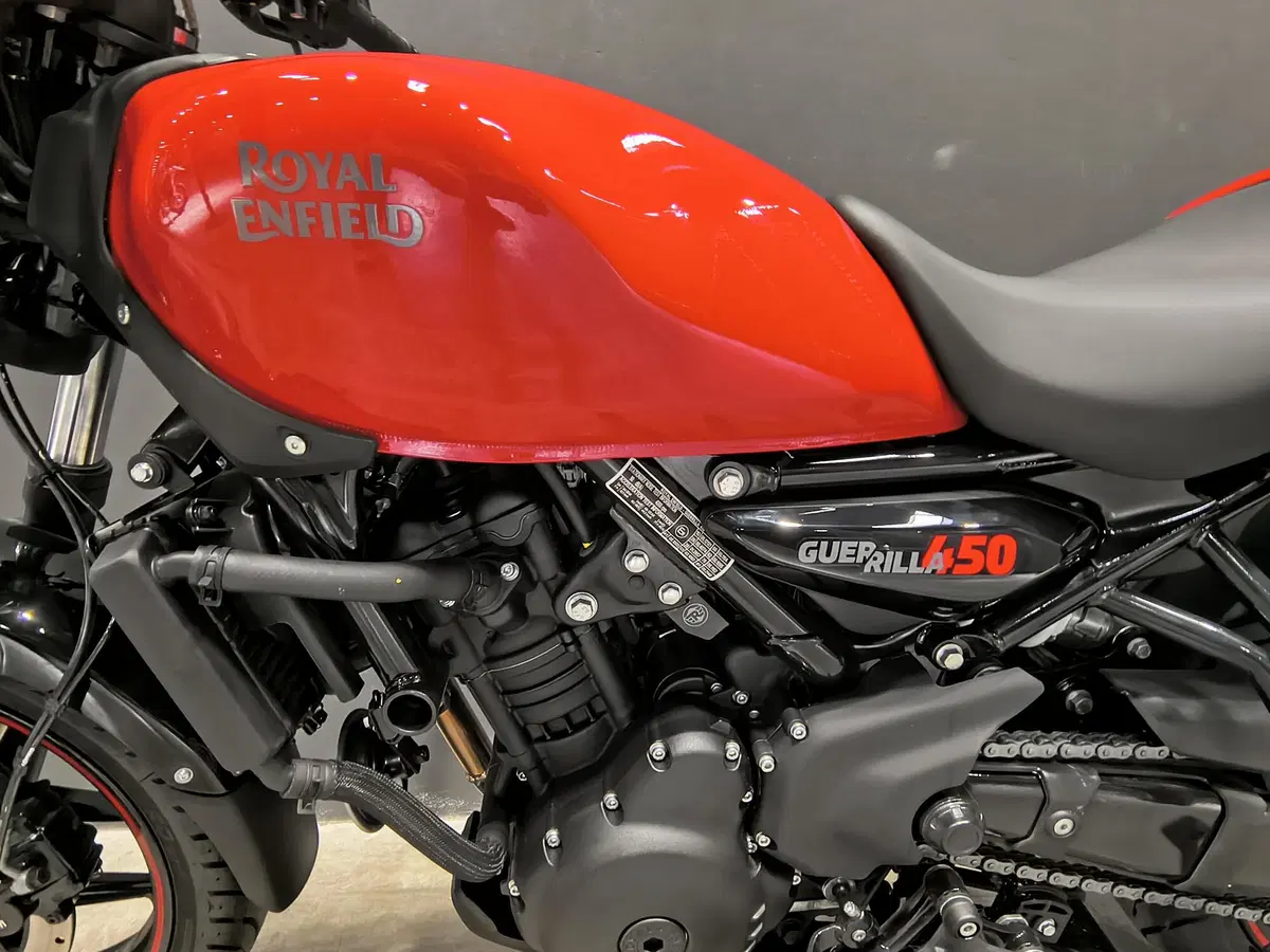 Royal Enfield Guerrilla 450 Apex (2026) (8)