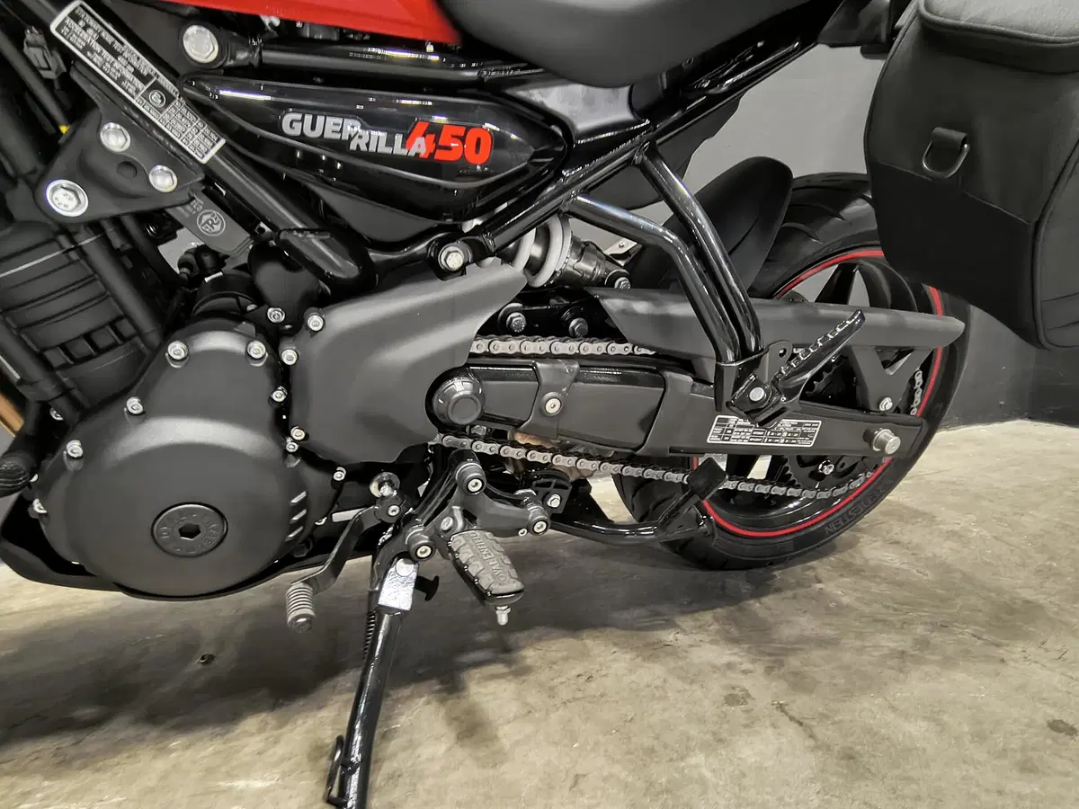 Royal Enfield Guerrilla 450 Apex (2026) (9)