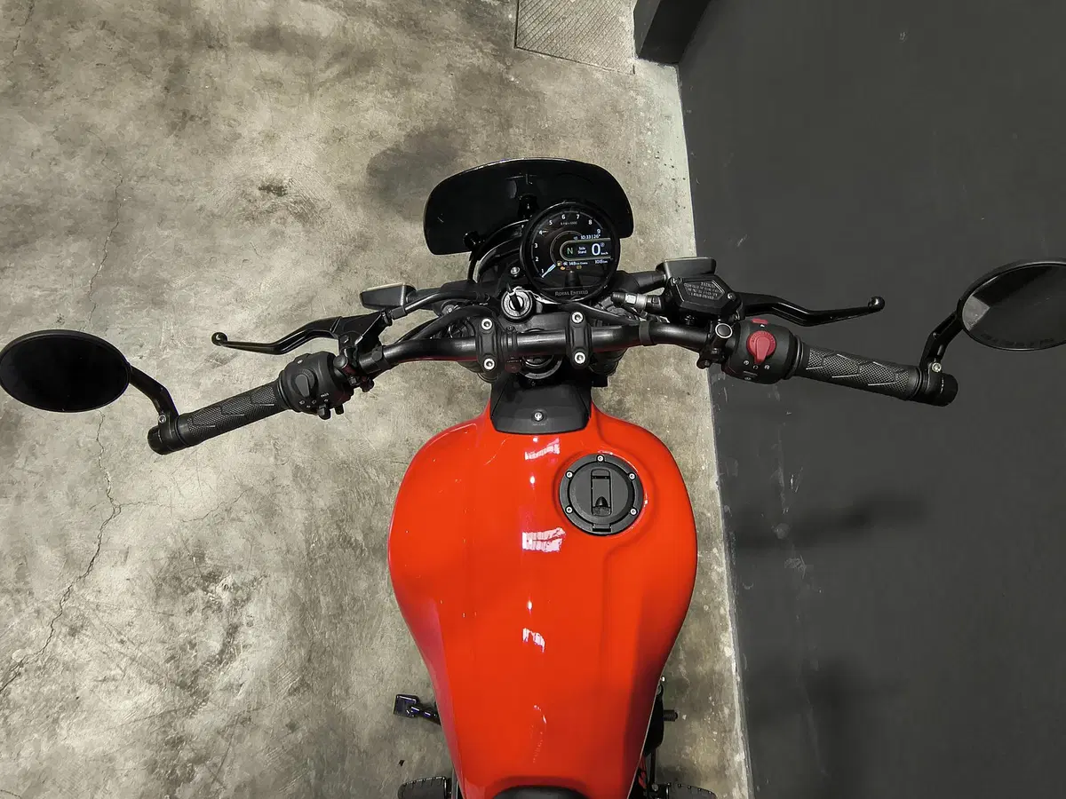 Royal Enfield Guerrilla 450 Apex (2026) (12)