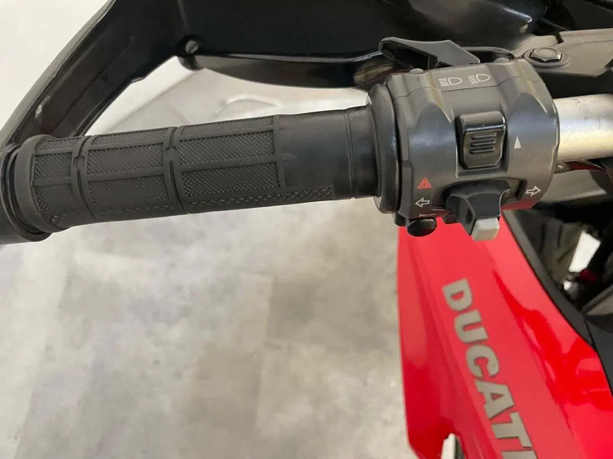 Ducati Hyperstrada 821 (2013 - 15) (3)