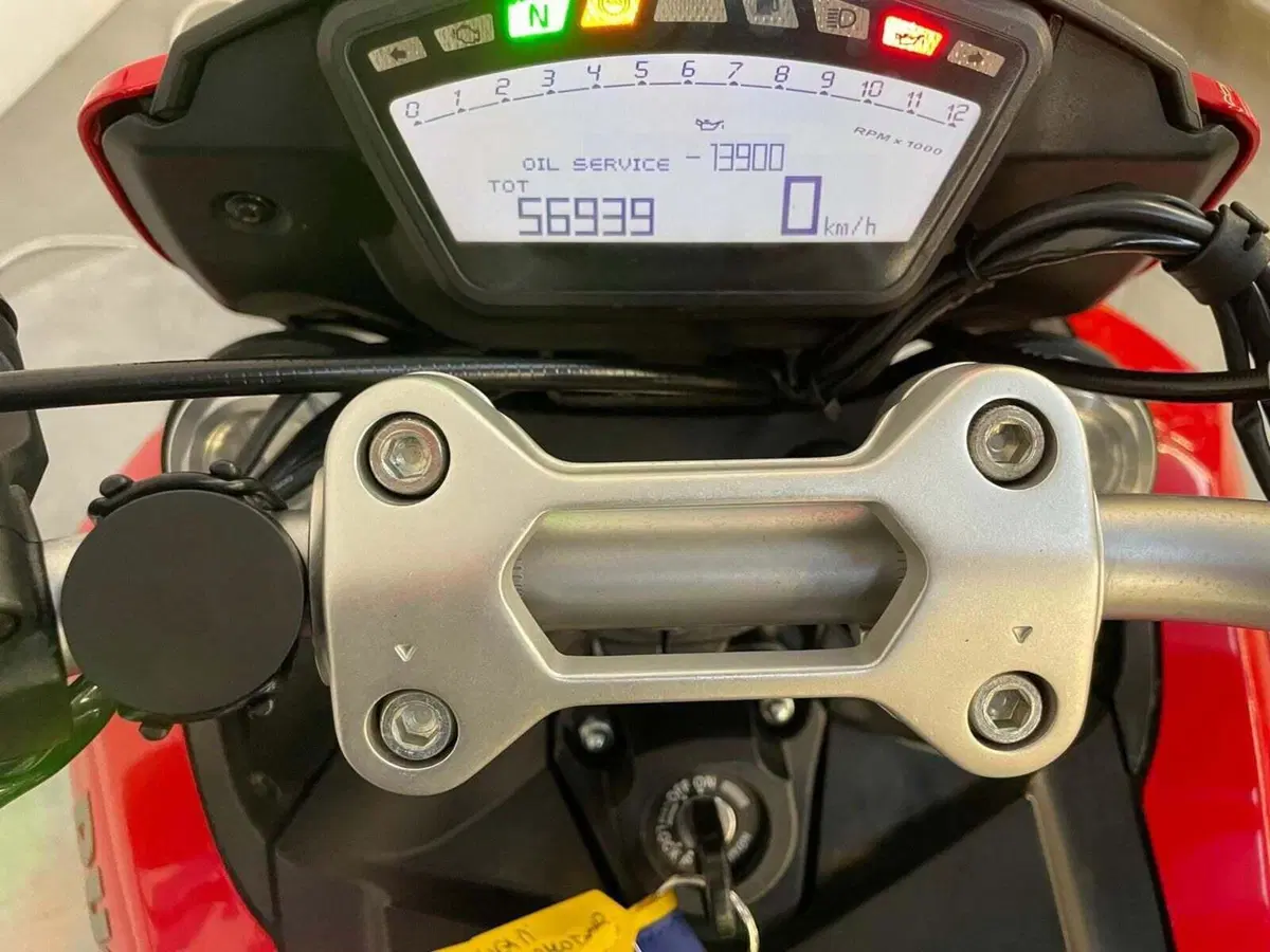 Ducati Hyperstrada 821 (2013 - 15) (4)