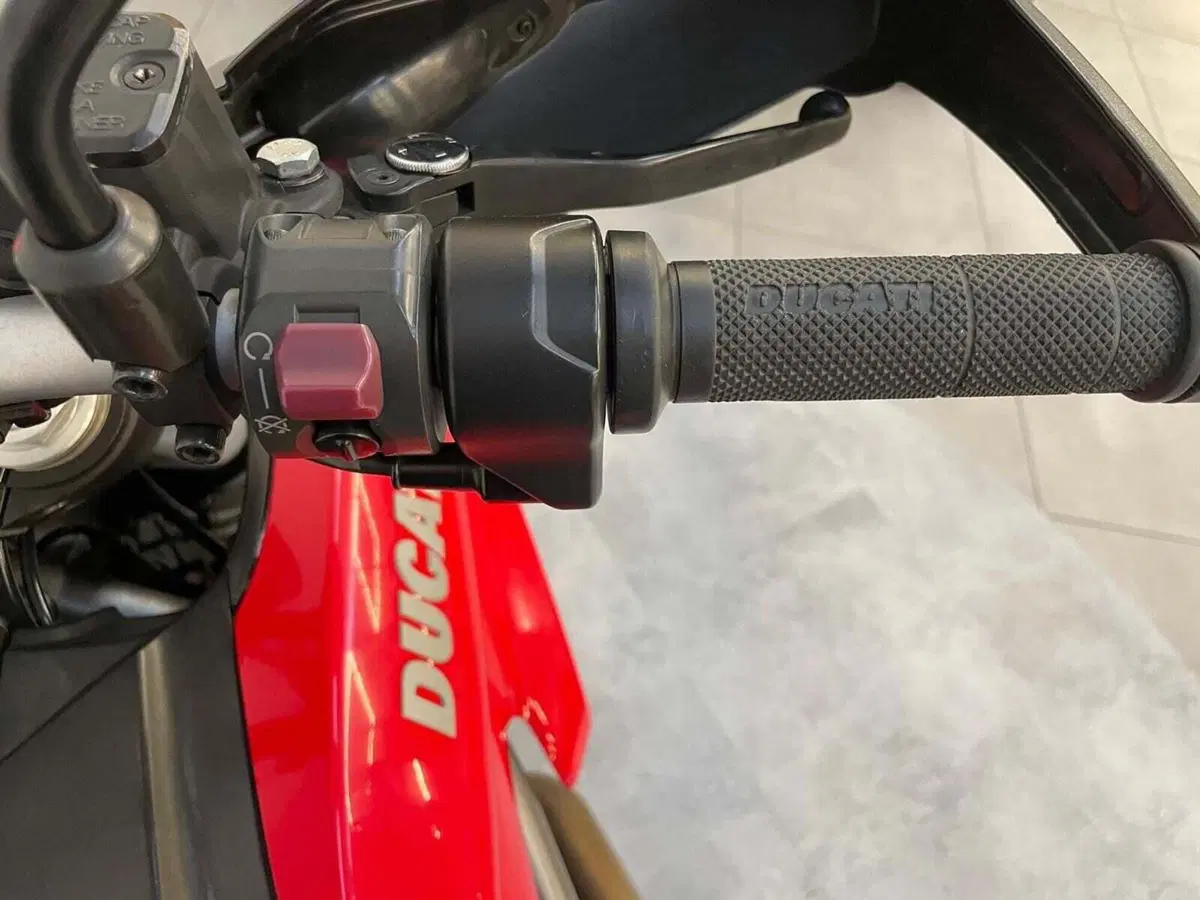 Ducati Hyperstrada 821 (2013 - 15) (10)
