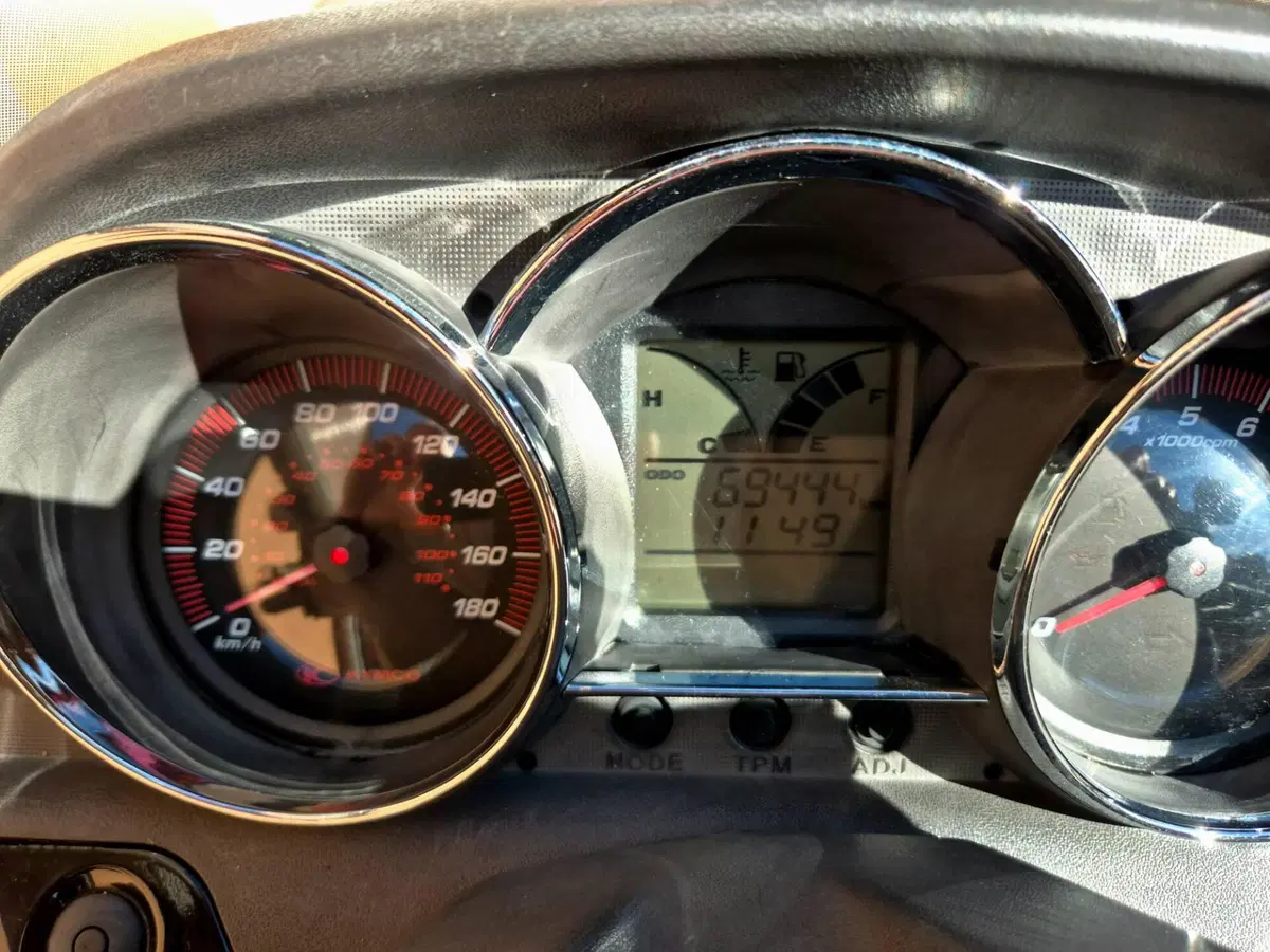 Kymco Downtown 300i (2009 - 17) (4)
