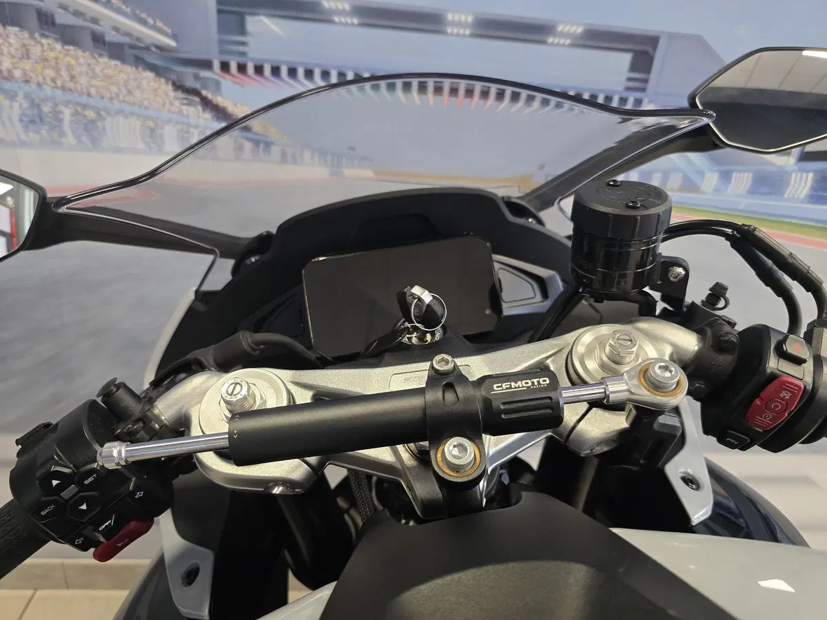 CFMOTO 675SR-R (2025 - 26) (7)