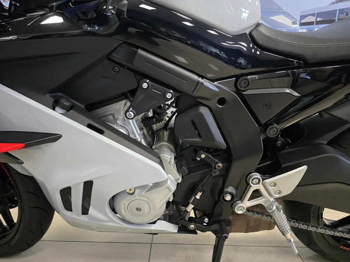 CFMOTO 675SR-R (2025 - 26) (11)
