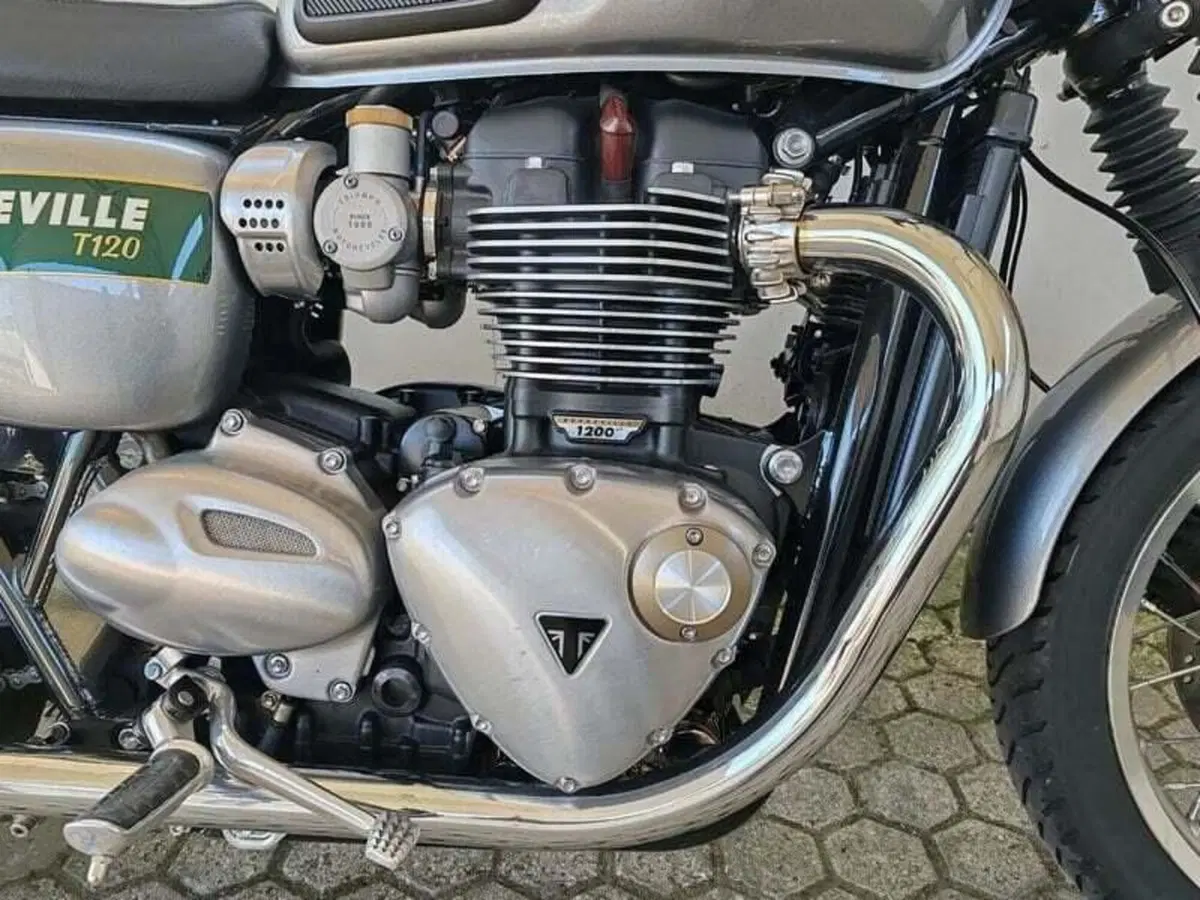 Triumph Bonneville T120 (2021 - 25) (8)