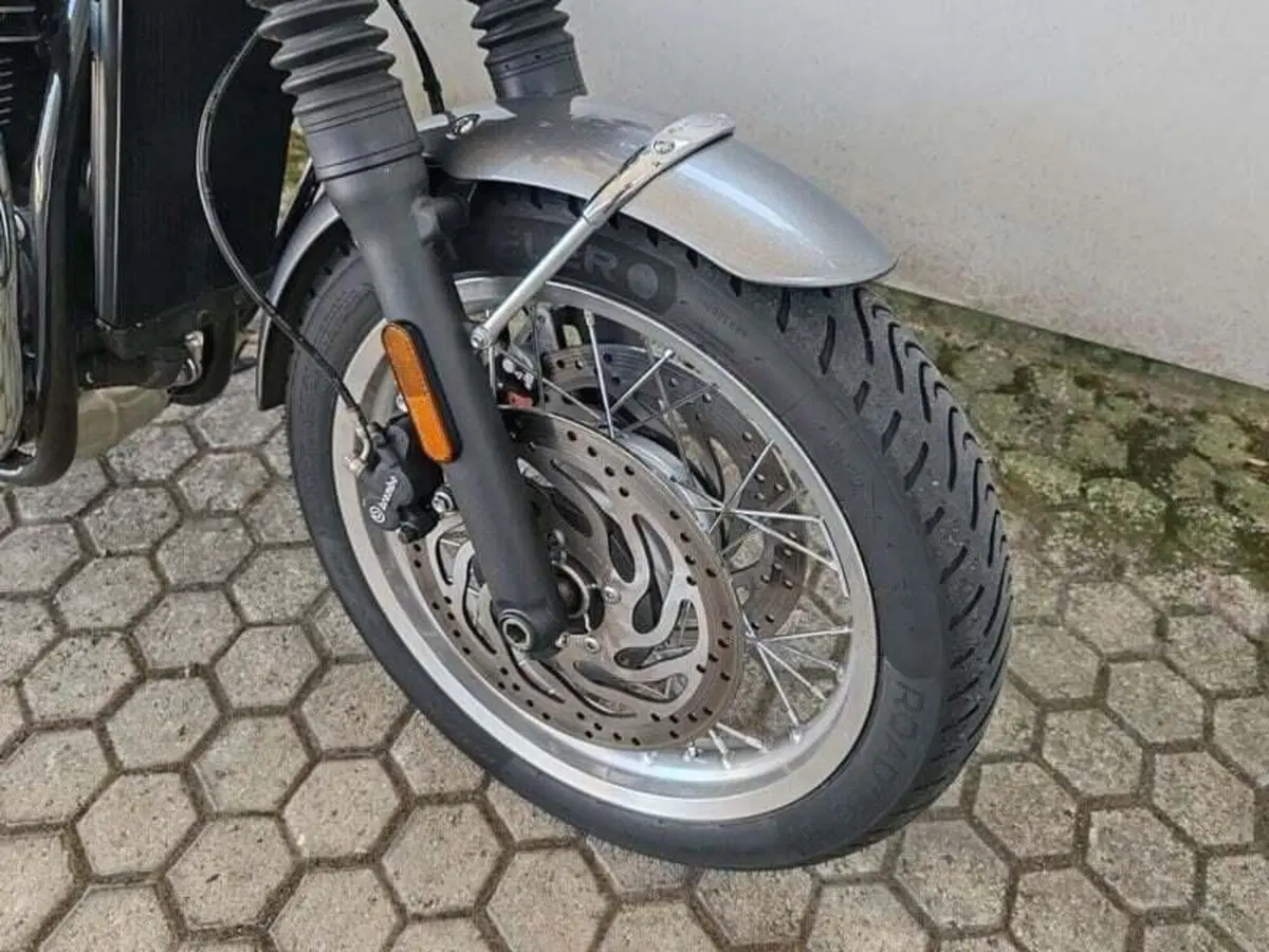 Triumph Bonneville T120 (2021 - 25) (11)