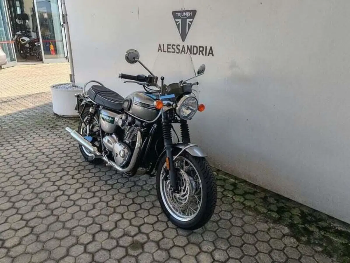 Triumph Bonneville T120 (2021 - 25) (3)