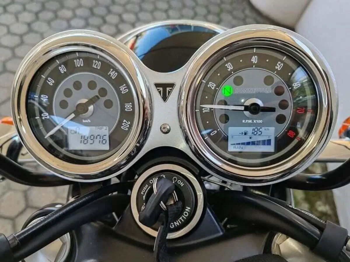 Triumph Bonneville T120 (2021 - 25) (4)