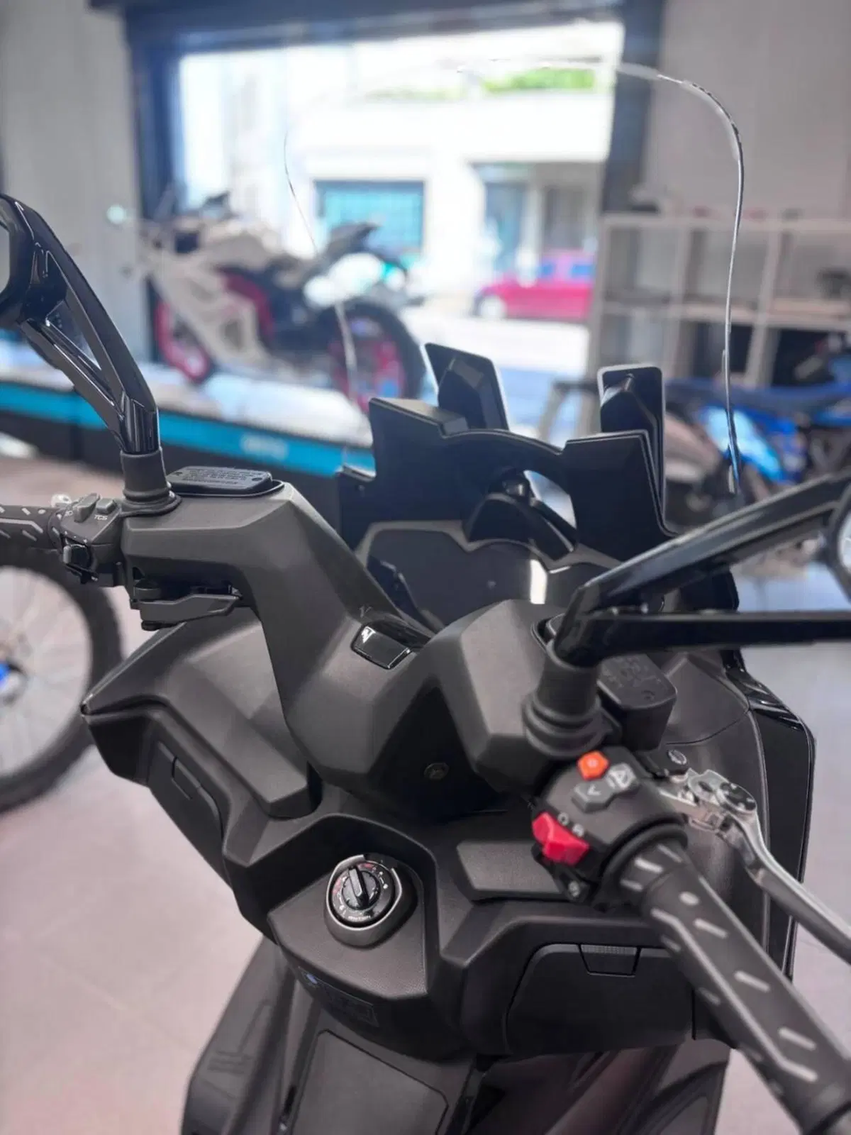 Kymco Xciting VS 400i (2023 - 26) (4)
