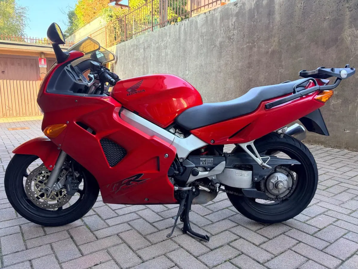 Honda VFR 800 (1998 - 01) (4)