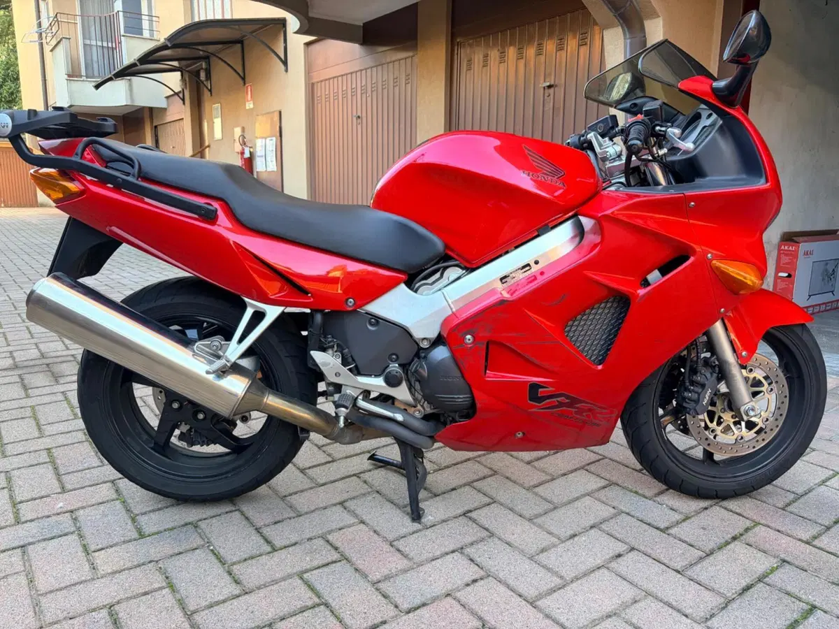 Honda VFR 800 (1998 - 01) (5)