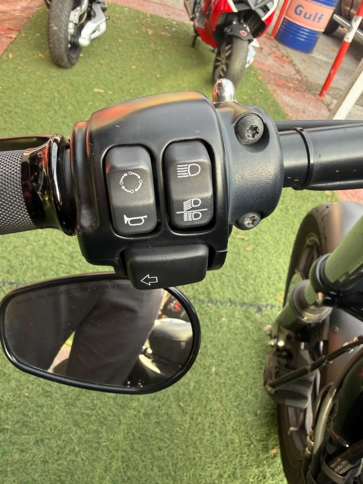 Harley-Davidson 883 Iron (2017 - 20) - XL 883N (15)